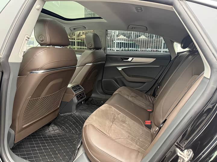 Фото 5 - Audi A7L