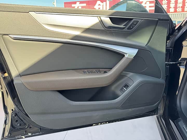 Фото 8 - Audi A7L