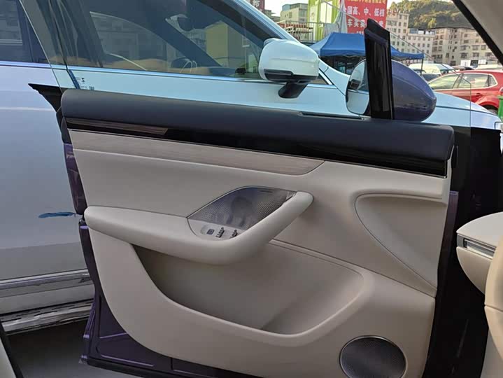 Фото 7 - Luxeed R7