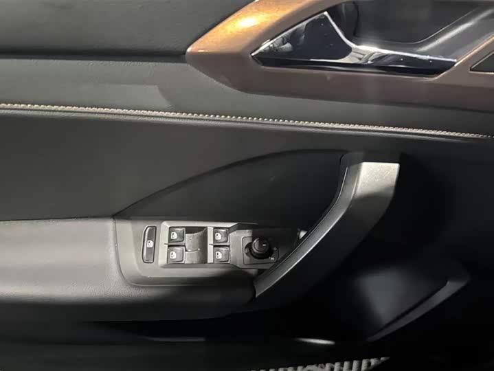 Фото 7 - Volkswagen Tharu