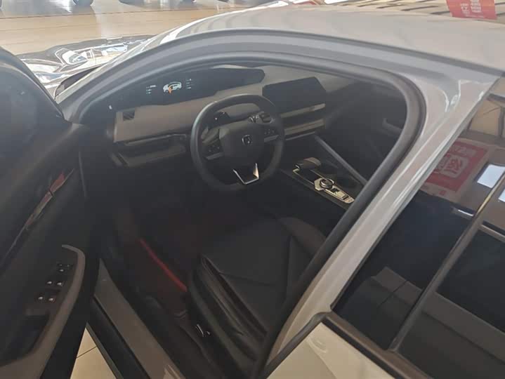 Фото 9 - Changan UNI-V