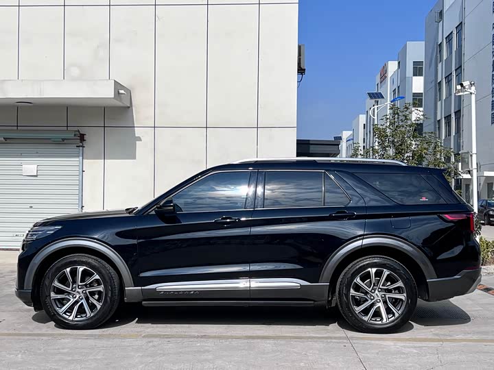 Фото 4 - Ford Explorer