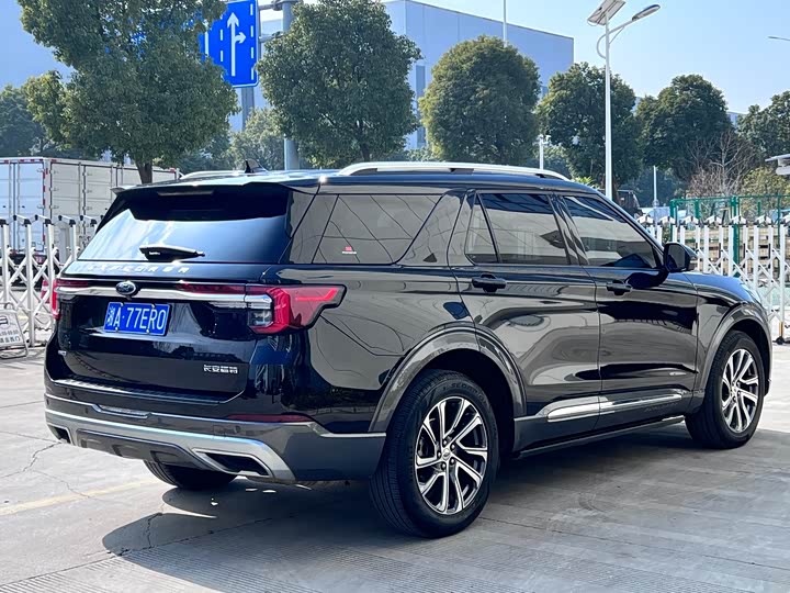 Фото 7 - Ford Explorer