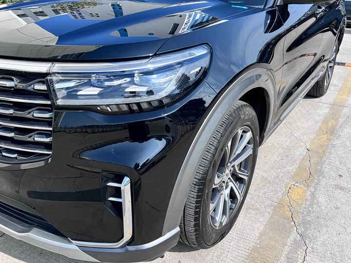 Фото 9 - Ford Explorer