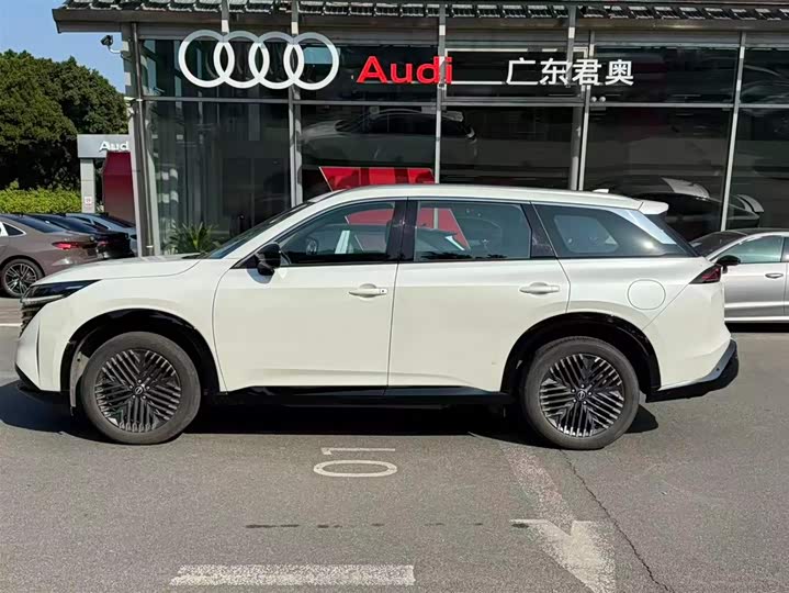 Фото 3 - Nissan Pathfinder