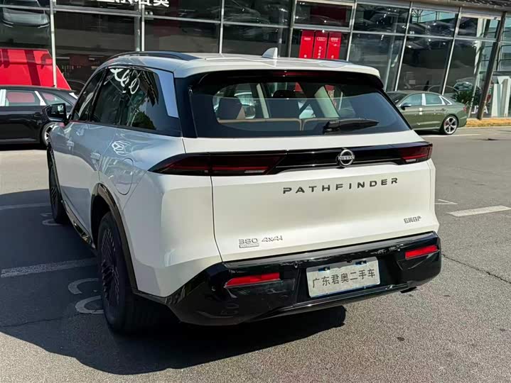 Фото 4 - Nissan Pathfinder