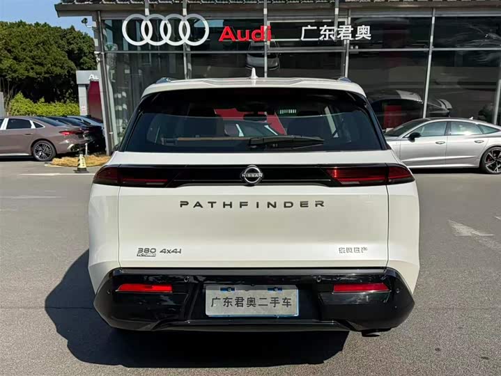 Фото 5 - Nissan Pathfinder