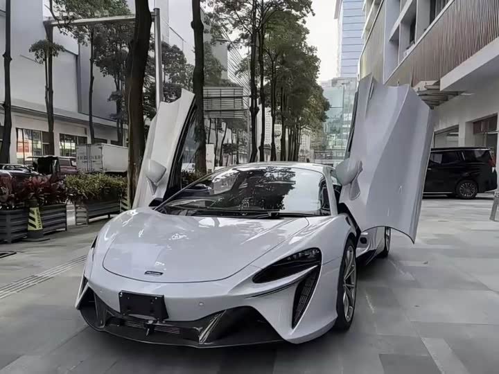 Фото 1 - McLaren Artura