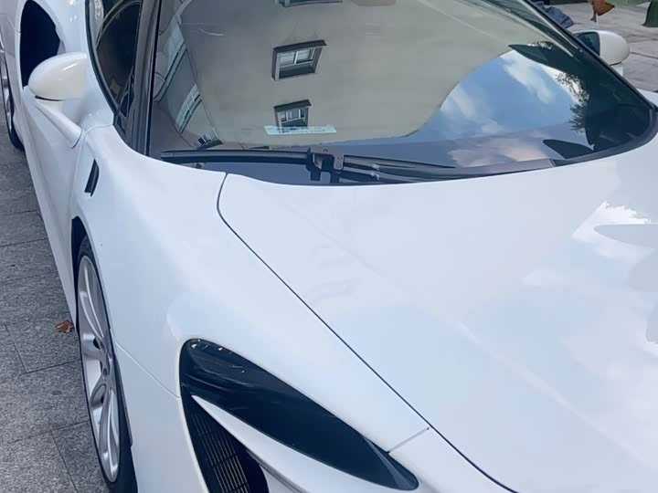 Фото 2 - McLaren Artura