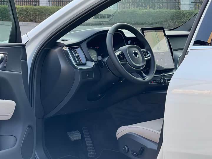 Фото 4 - Volvo XC60