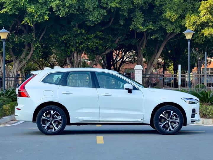 Фото 8 - Volvo XC60