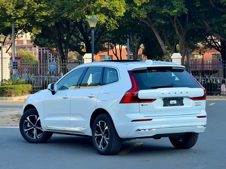 Фото 9 - Volvo XC60
