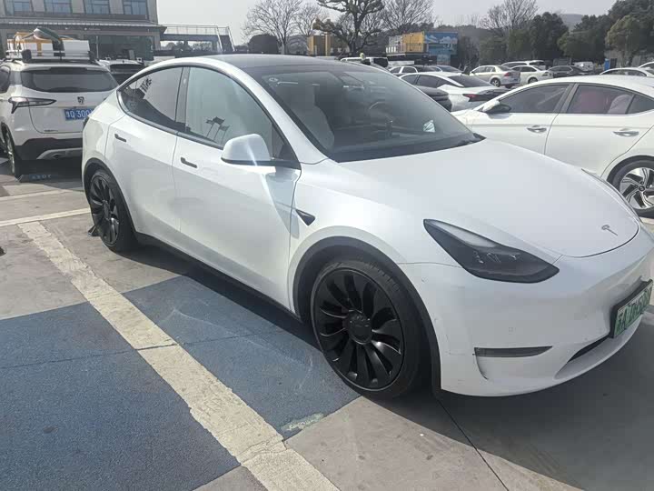 Фото 3 - Tesla Model Y