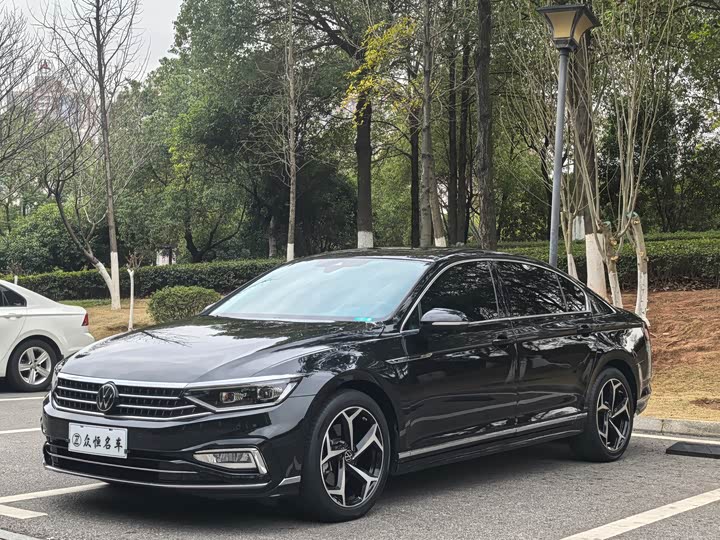 Фото 1 - Volkswagen Magotan