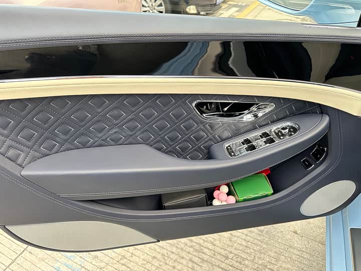 Фото 9 - Bentley Continental GT