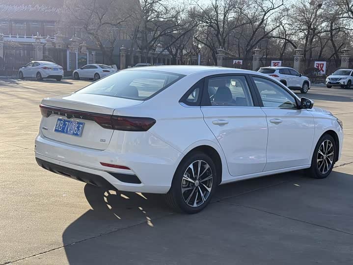 Фото 4 - Geely Emgrand