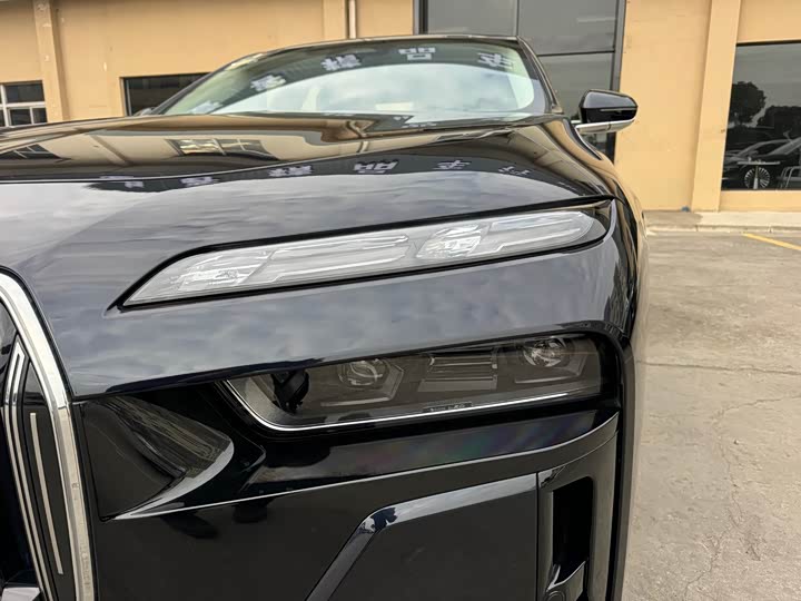 Фото 3 - BMW 7 Series