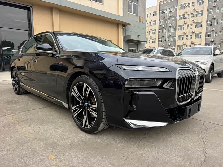 Фото 4 - BMW 7 Series