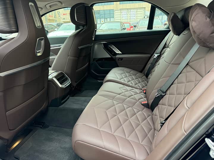 Фото 8 - BMW 7 Series