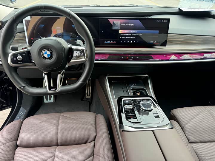 Фото 9 - BMW 7 Series