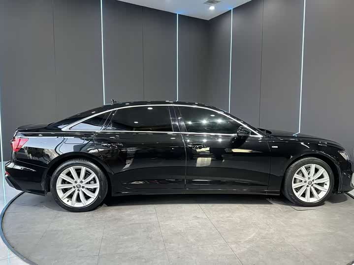 Фото 5 - Audi A6L