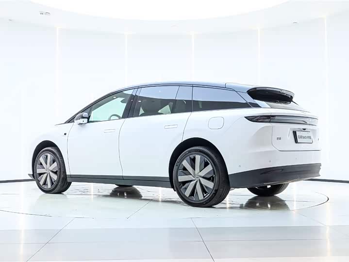 Фото 6 - LiXiang i6