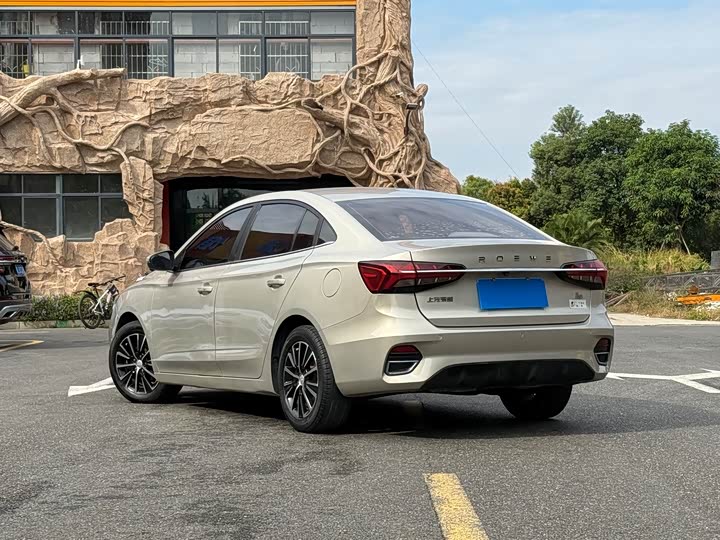 Фото 3 - Roewe i5