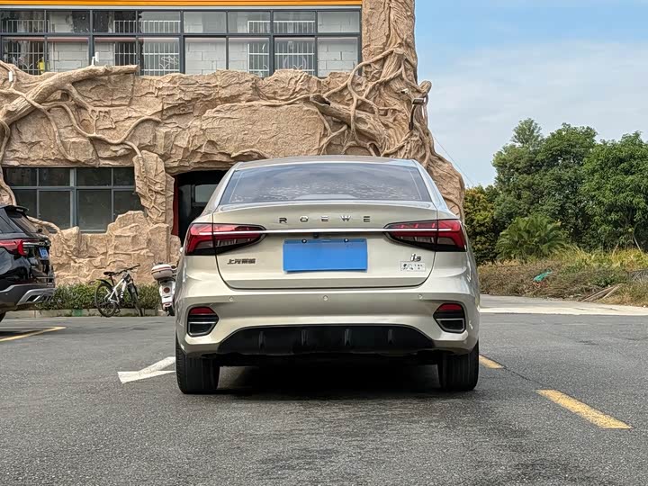 Фото 4 - Roewe i5