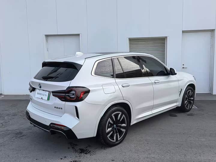 Фото 4 - BMW iX3