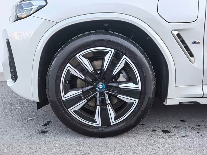 Фото 7 - BMW iX3