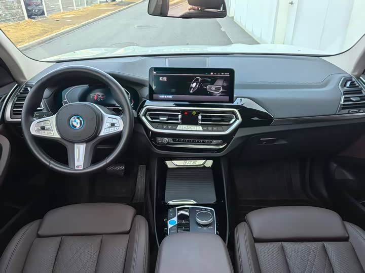 Фото 9 - BMW iX3