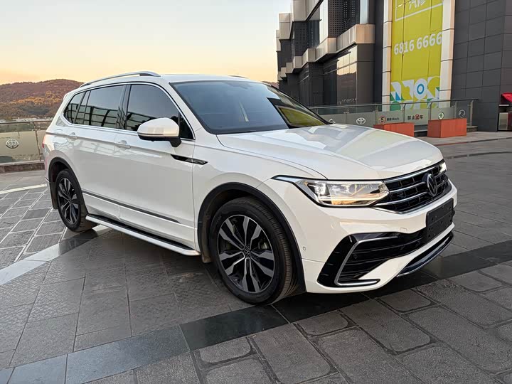 Фото 3 - Volkswagen Tiguan L Pro