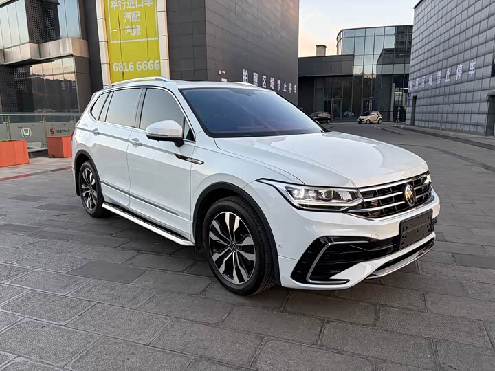 Фото 7 - Volkswagen Tiguan L Pro