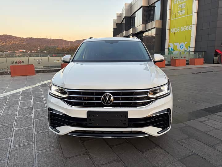 Фото 9 - Volkswagen Tiguan L Pro