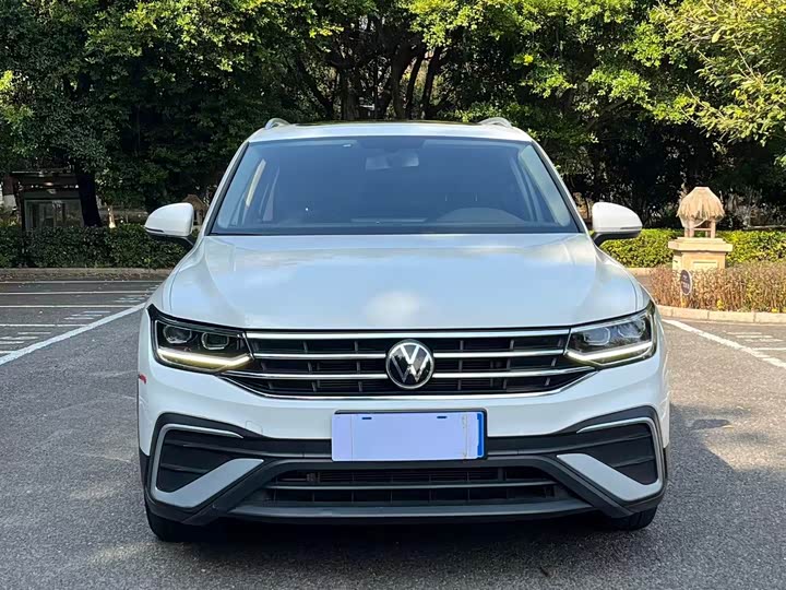 Фото 2 - Volkswagen Tiguan L Pro