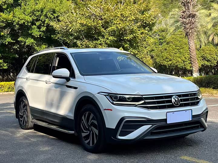 Фото 3 - Volkswagen Tiguan L Pro