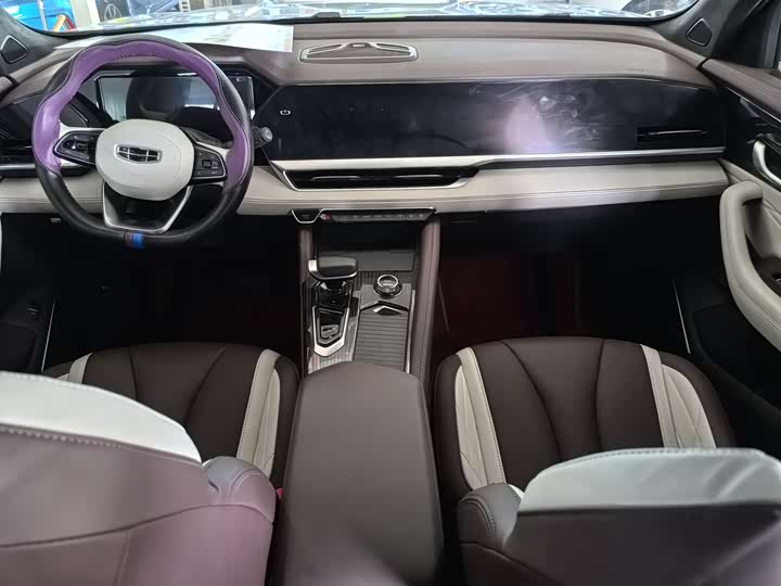 Фото 8 - Geely Monjaro