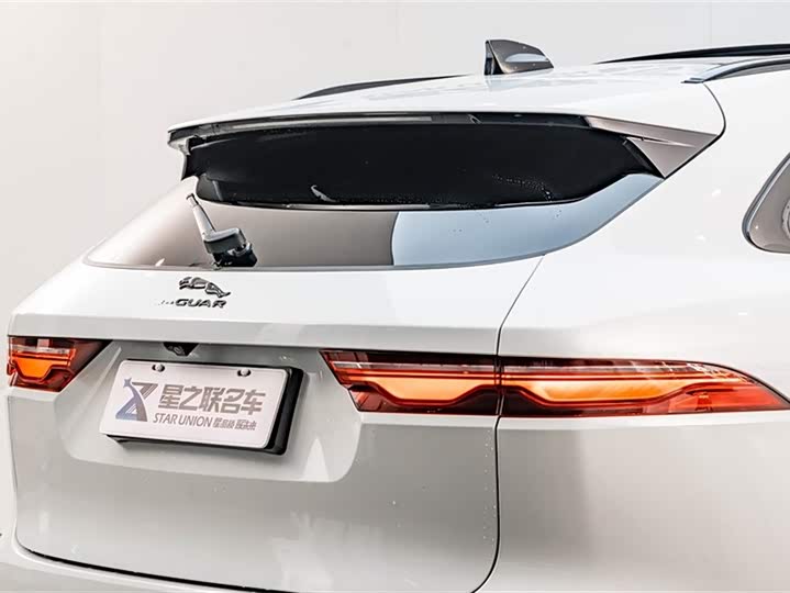 Фото 8 - Jaguar F-Pace