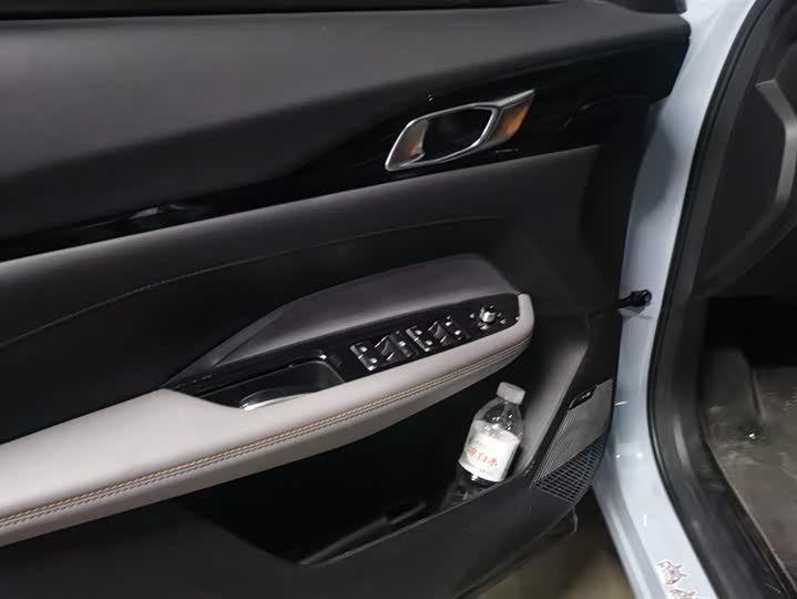 Фото 7 - Changan Oshan Z6 Hybrid