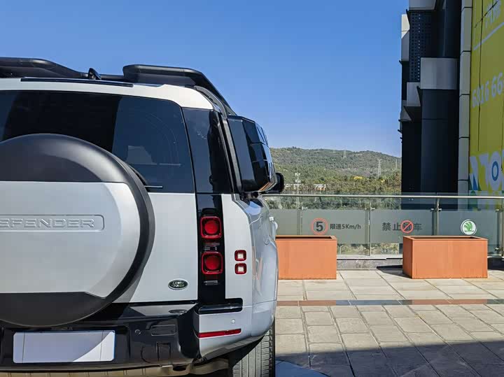 Фото 8 - Land Rover Defender