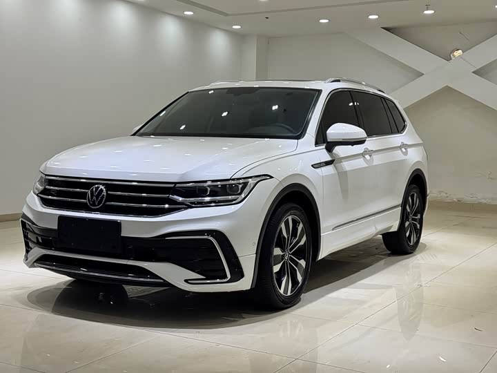 Фото 1 - Volkswagen Tiguan L Pro