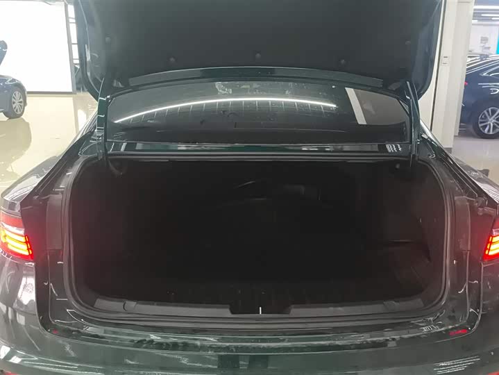 Photo 4 - Geely Preface