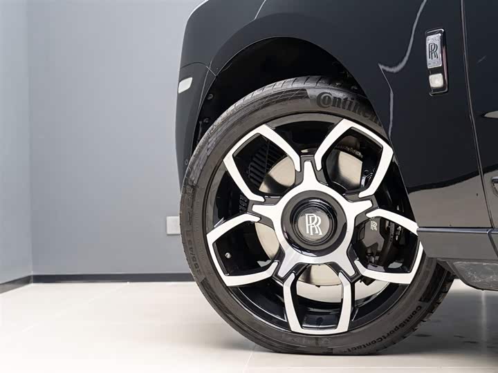 Фото 5 - Rolls-Royce Cullinan