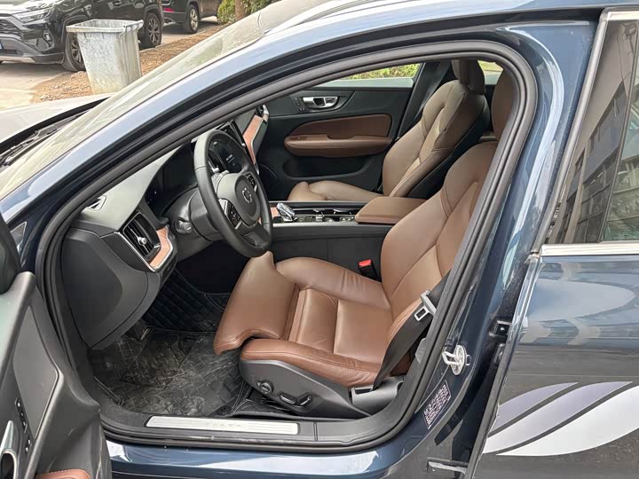 Фото 8 - Volvo V60