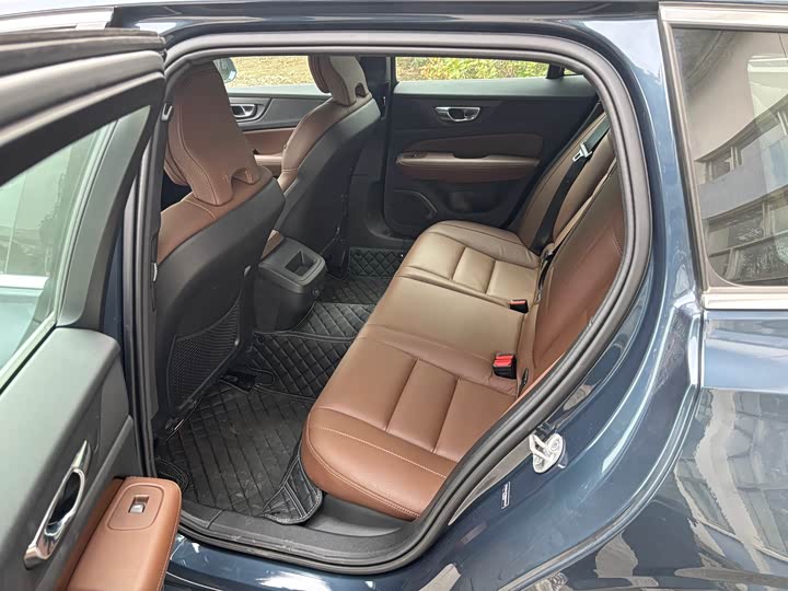 Фото 9 - Volvo V60