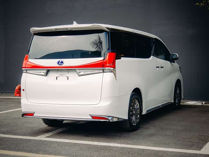 Фото 4 - Lexus LM