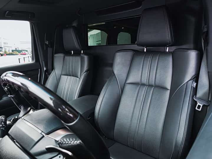 Фото 8 - Lexus LM