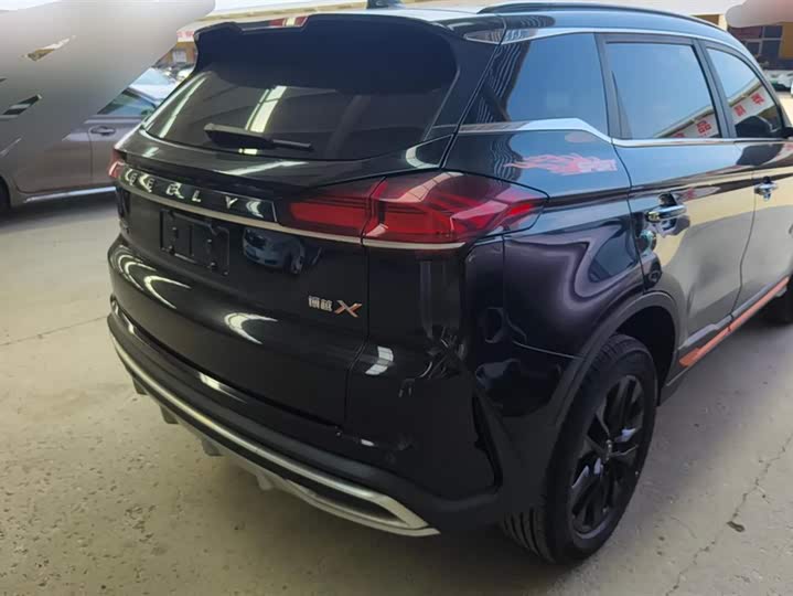 Фото 3 - Geely Atlas