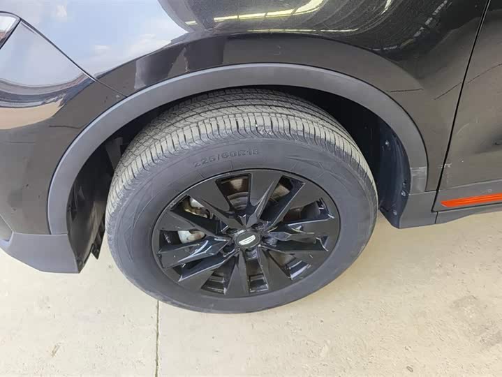 Фото 6 - Geely Atlas