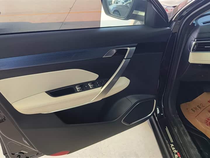 Фото 7 - Geely Atlas